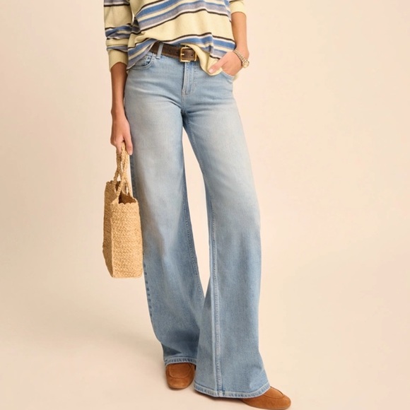 James Jeans Ultra Flare Leg Style in Light Blue Wash. EUC - Picture 1 of 9